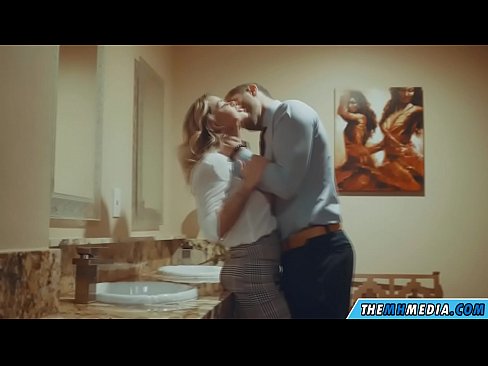❤️ ໃນເວລາທີ່ຜິວເນື້ອສີຂາວ busty seduces ທ່ານຢູ່ໃນຫ້ອງນ້ໍາສາທາລະນະ ໜັງໂປ້ ທີ່ lo.pornhdvideos.ru ️❤